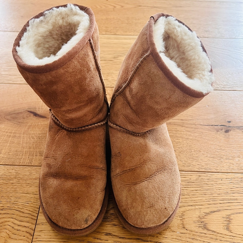 Ugg Classic Short Sheepskin Boots